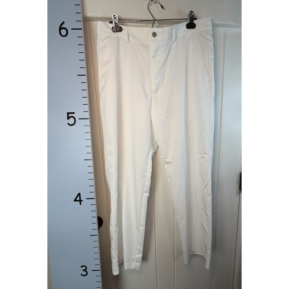 IZOD Men's Straight Fit Golf Swingflex Pant Bright White 36/30 Lightweight
